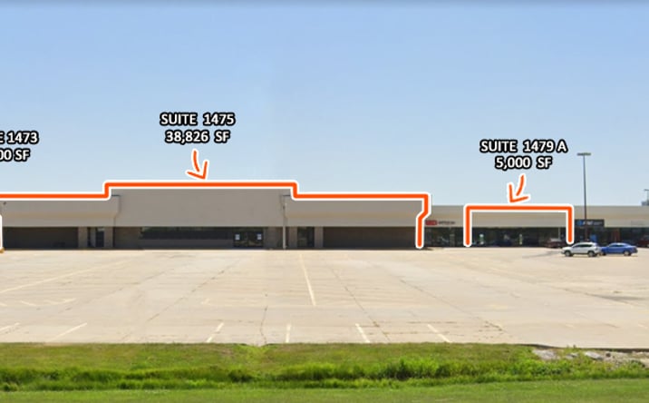 Pictures of Retail, Office property located at 1475 Woodlawn Rd, Lincoln, IL 62656 for lease - image #1