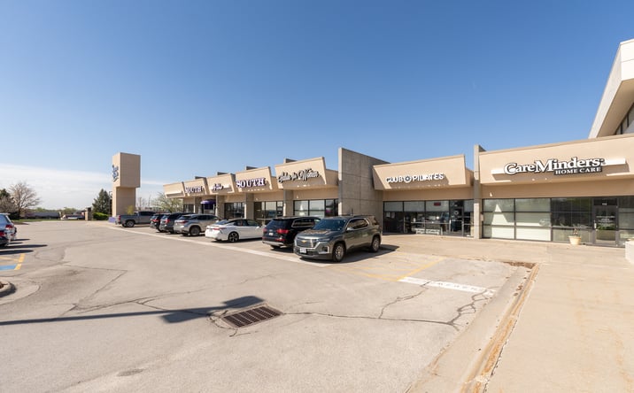 Pictures of Retail, Office property located at 16909 Lakeside Hills Plaza, Omaha, NE 68130 for lease - image #1