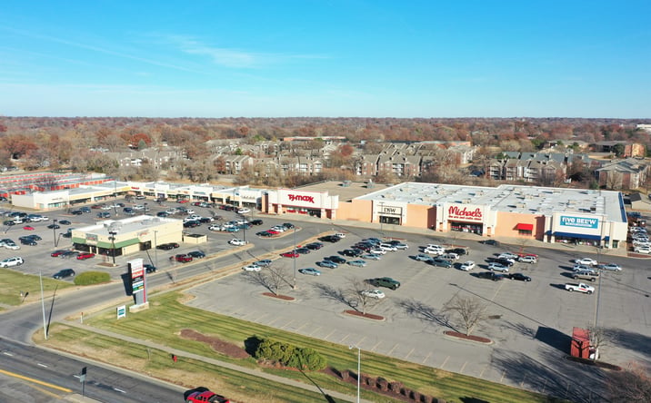 Pictures of Retail property located at 400 N 48th St, Lincoln, NE 68504 for lease - image #1