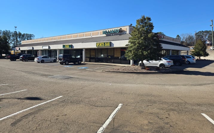 Pictures of Retail property located at 101 Emma Ln, Woodstock, GA 30189 for lease - image #1