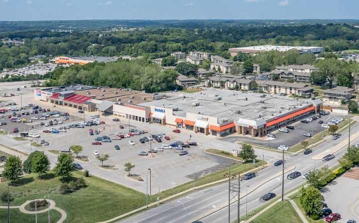 Pictures of Retail property located at N Oak Trafficway and NE Vivion Rd, Kansas City, MO 64118 for lease - image #1