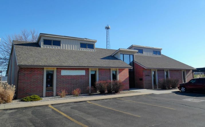 Pictures of Office property located at 2110 SW Belle Ave, Topeka, KS 66614 for lease - image #1