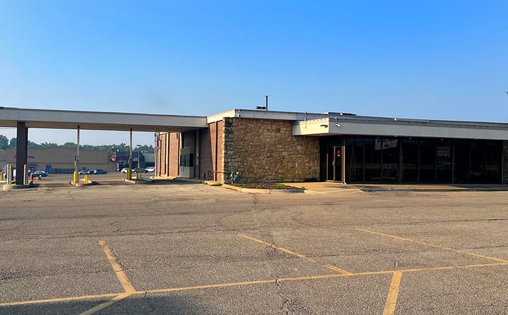 Pictures of Office property located at 5325 SW 21st St, Topeka, KS 66604 for lease - image #1
