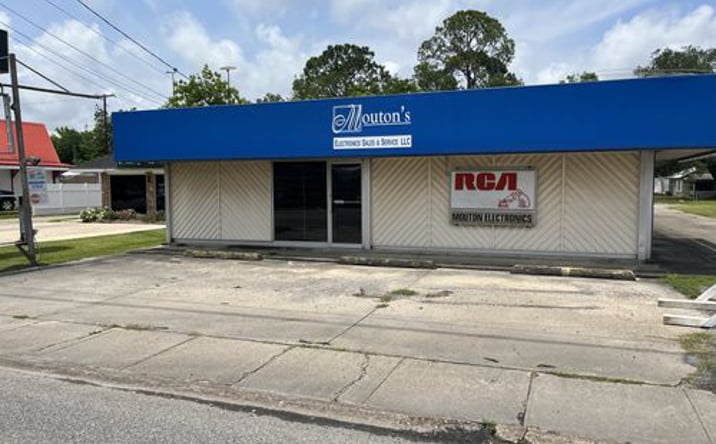Pictures of Retail property located at 1116 Center St, New Iberia, LA 70560 for lease - image #1