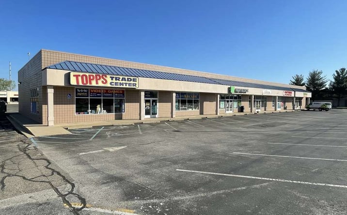 Pictures of Retail property located at 1609 Mall Dr, Benton Harbor, MI 49022 for lease - image #1