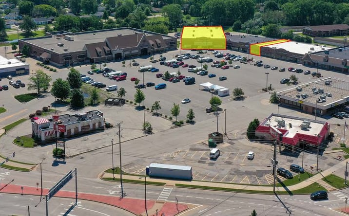 Pictures of Retail property located at 828 Fox Point Plaza, Neenah, WI 54956 for lease - image #1
