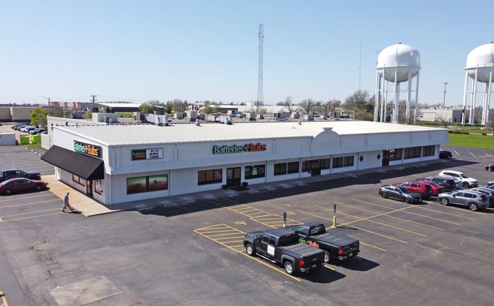 Pictures of Office, Industrial, Restaurant property located at 8001 N University, Peoria, IL 61615 for lease - image #1