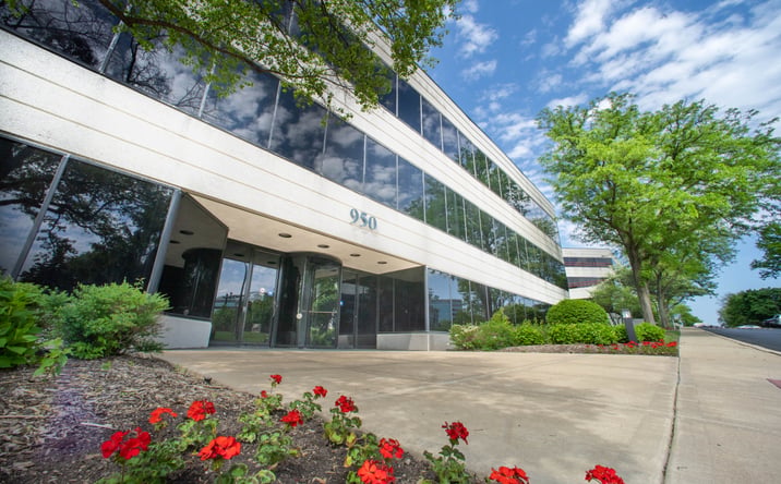 Pictures of Office property located at 950 Warrenville Rd, Lisle, IL 60532 for lease - image #1