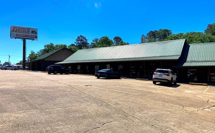 Pictures of Retail property located at 2600 B HWY 28E, Pineville, LA 71360 for lease - image #1