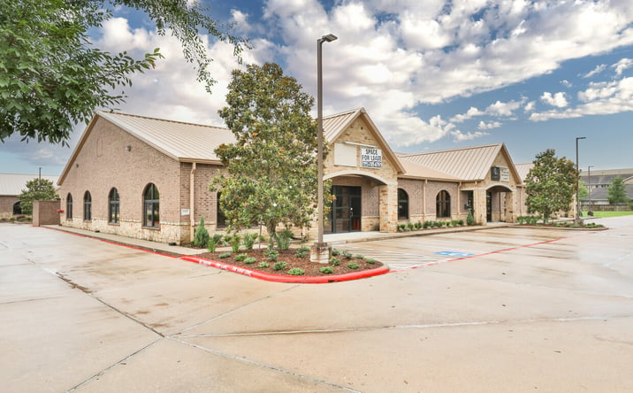 Pictures of Office property located at 1305 W Parkwood Ave, Friendswood, TX 77546 for lease - image #1