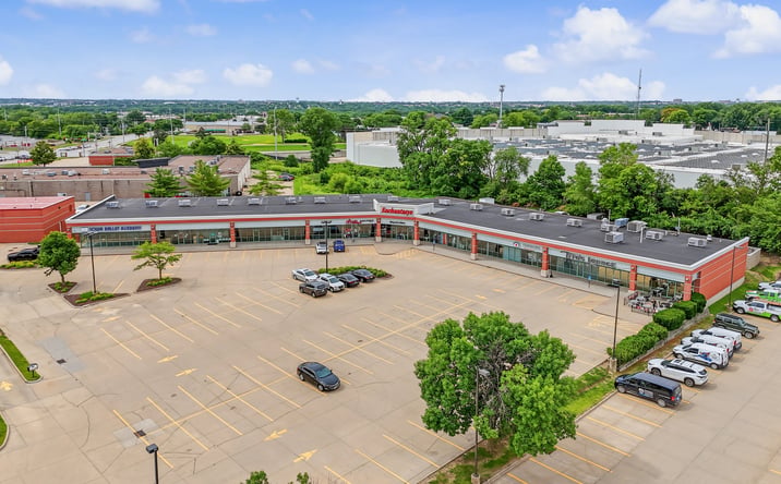 Pictures of Retail property located at 3908 NW Urbandale Dr, Urbandale, IA 50322 for lease - image #1