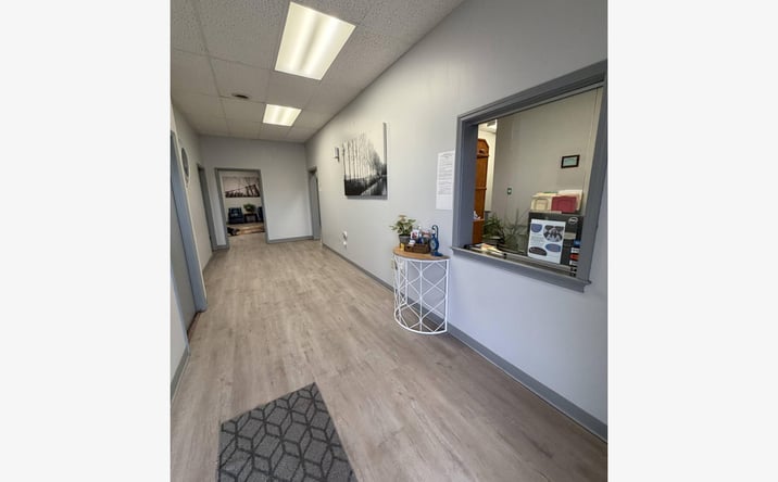 Pictures of Office property located at 1901 E Bennett St, Springfield, MO 65804 for lease - image #1