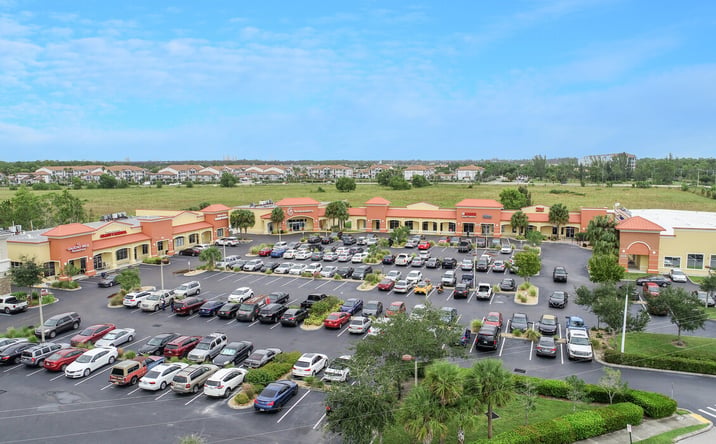 Pictures of Retail property located at 4379 Colonial Blvd, Fort Myers, FL 33916 for lease - image #1
