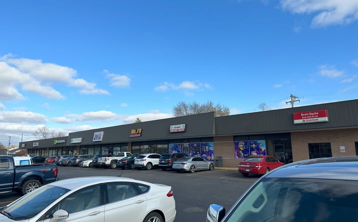 Pictures of Retail, Office, Restaurant property located at 1124 Columbus St, Ottawa, IL 61350 for lease - image #1