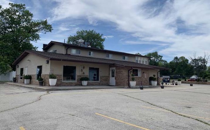 Pictures of Retail, Restaurant property located at 8405 S 27th St, Franklin, WI 53132 for lease - image #1