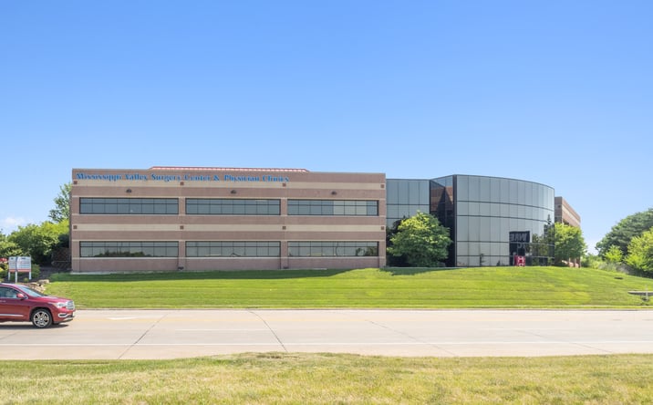 Pictures of Office property located at 3385 Dexter Ct, Davenport, IA 52807 for lease - image #1