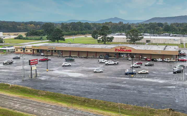 Pictures of Retail property located at 42950 US-72, Stevenson, AL 35772 for lease - image #1
