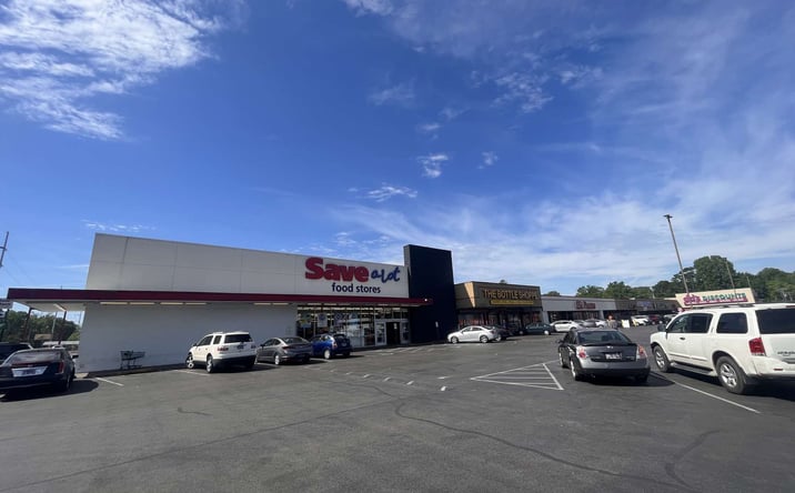 Pictures of Retail property located at 3883-3951 Park Avenue, Memphis, TN 38111 for lease - image #1