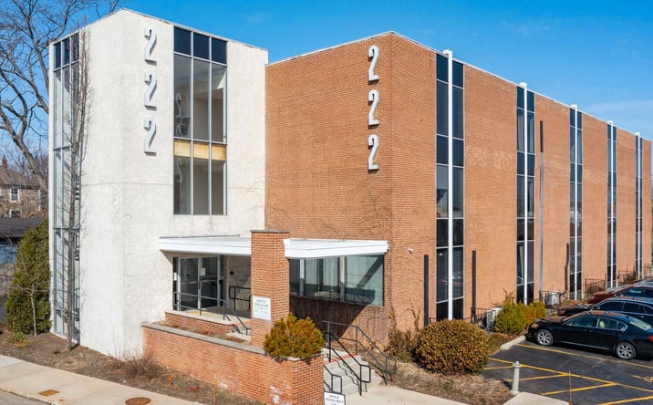 Pictures of Retail, Office property located at 222 E Wisconsin Ave, Lake Forest, IL 60045 for lease - image #1