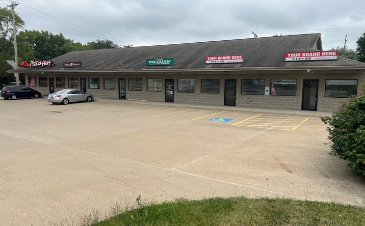 Pictures of Retail, Office, Restaurant property located at 420 N 4th St, Chillicothe, IL 61523 for lease - image #1