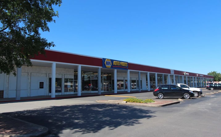 Pictures of Retail property located at 200-324 E House St, Alvin, 77511, Alvin, TX 77511 for lease - image #1