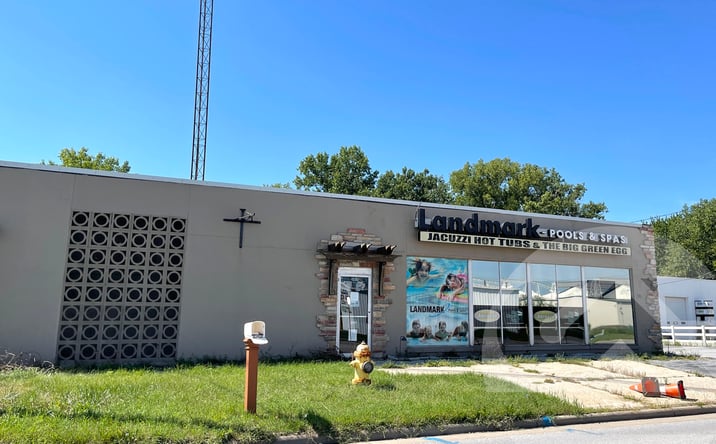 Pictures of Retail property located at 318 Illinois Ave, Maumee, OH 43537 for lease - image #1
