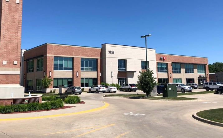 Pictures of Office property located at 3925 Fountains Blvd, Cedar Rapids, IA 52411 for lease - image #1
