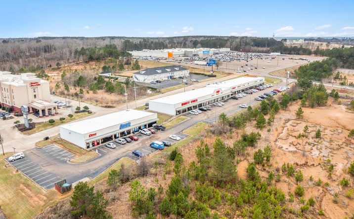 Pictures of Retail property located at 1550 Jamison Dr, Grenada, MS 38901 for lease - image #1
