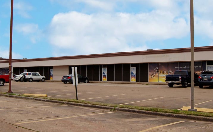 Pictures of Retail property located at 1020 Shreveport Barksdale Highway, Shreveport, LA 71105 for lease - image #1