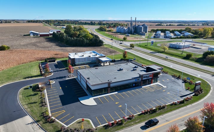 Pictures of Retail property located at 4406 E Lincolnway, Sterling, IL 61081 for lease - image #1