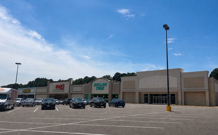 Pictures of Retail property located at 2004 Veterans Memorial Dr, Birmingham, AL 35214 for lease - image #1