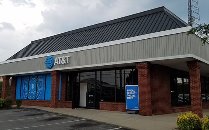 Pictures of Retail property located at 4929 University Dr, Huntsville, AL 35816 for lease - image #1