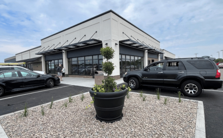 Pictures of Retail property located at 704 W 98th St, Bloomington, MN 55420 for lease - image #1