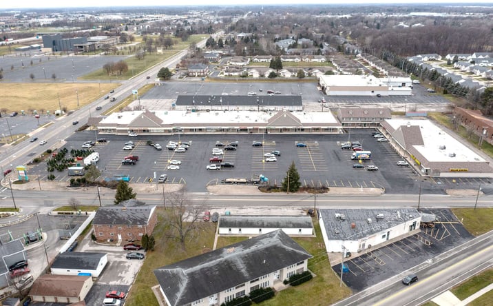 Pictures of Retail property located at 4400 Heatherdowns Blvd, Toledo, OH 43614 for lease - image #1