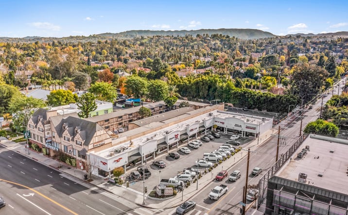Pictures of Retail property located at 19458 Ventura Blvd, Los Angeles, CA 91356 for lease - image #1