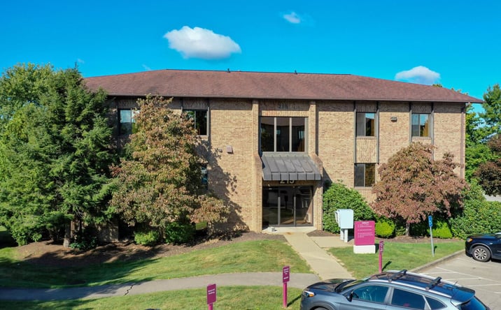 Pictures of Office property located at 215 Executive Dr, Cranberry Twp, PA 16066 for lease - image #1