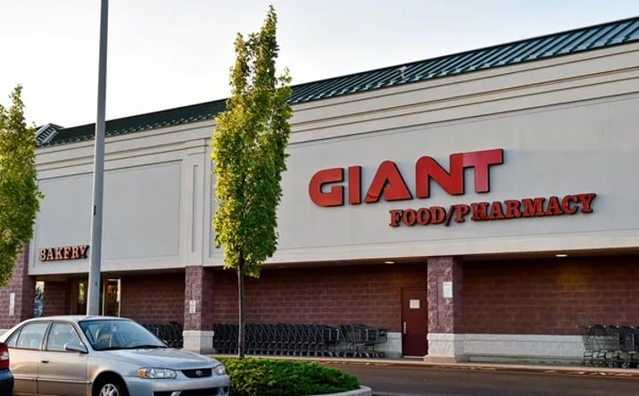 Pictures of Retail property located at 2501 E Market St, East York, PA 17402 for lease - image #1