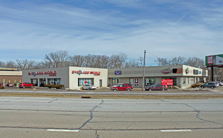 Pictures of Retail property located at 4530 N Brandywine Dr, Peoria, IL 61614 for lease - image #1