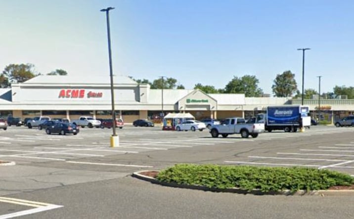 Pictures of Restaurant, Retail property located at 500 High St, Mt Holly, NJ 08060 for lease - image #1