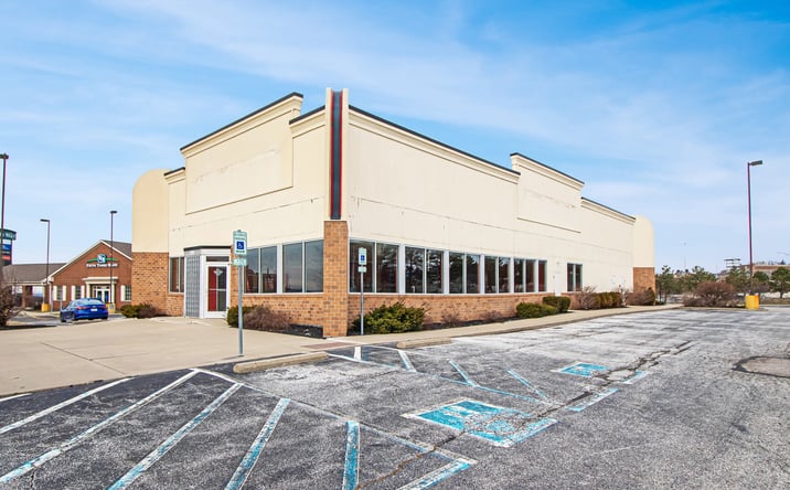 Pictures of Restaurant property located at 9401 Vista Way, Garfield Heights, OH 44125 for lease - image #1