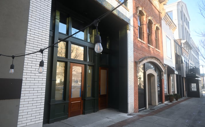 Pictures of Retail, Office, Restaurant property located at 108 Southside Square, Huntsville, AL 35801 for lease - image #1