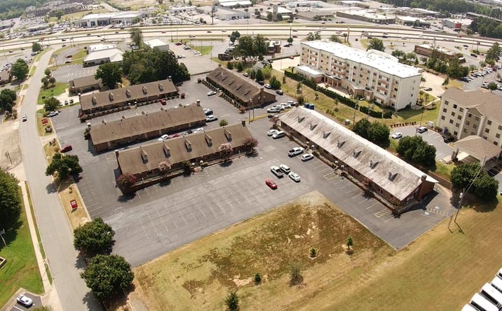 Pictures of Office property located at 4610 - 4704 W Commercial Dr, North Little Rock, AR 72116 for lease - image #1
