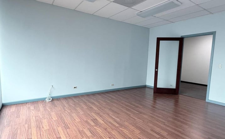 Pictures of Office, Retail, Special Purpose property located at 826 Kaheka St, Honolulu, HI 96814 for lease - image #1