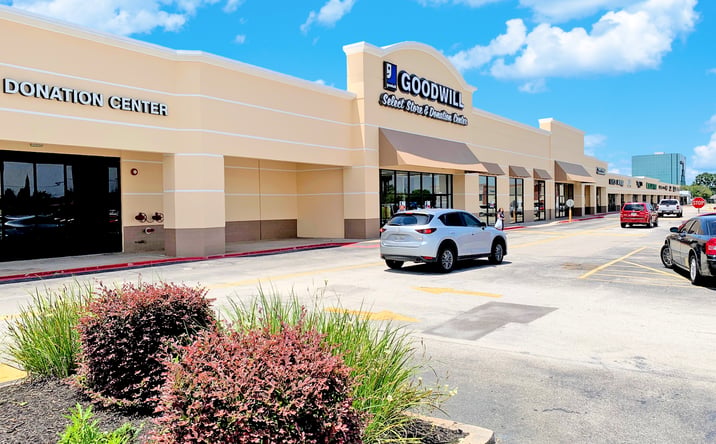 Pictures of Retail, Restaurant property located at 2447 Bay Area Blvd, Houston, TX 77058 for lease - image #1