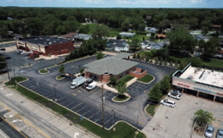 Pictures of Retail property located at 2030 E Grand Ave, Lindenhurst, IL 60046 for lease - image #1