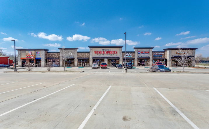 Pictures of Retail property located at 2301 S Douglas Blvd, Midwest City, OK 73130 for lease - image #1
