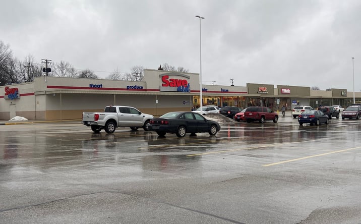 Pictures of Retail property located at 1400 S Arlington St, Akron, OH 44306 for lease - image #1