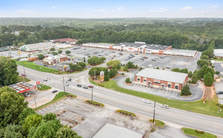 Pictures of Retail property located at 1124 N Park St, Carrollton, GA 30117 for lease - image #1