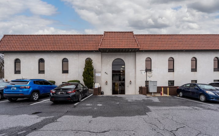 Pictures of Retail, Office, Restaurant property located at 621 Stemmers Run Rd, Essex, MD 21221 for lease - image #1