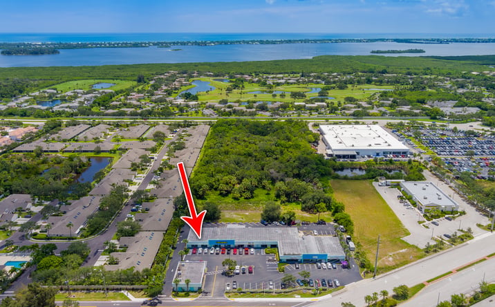 Pictures of Retail, Office, Restaurant property located at 600 6th Ave, Vero Beach, FL 32962 for lease - image #1